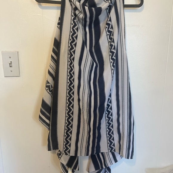 Stylish blue and White Striped Shawl - Picture 4 of 4